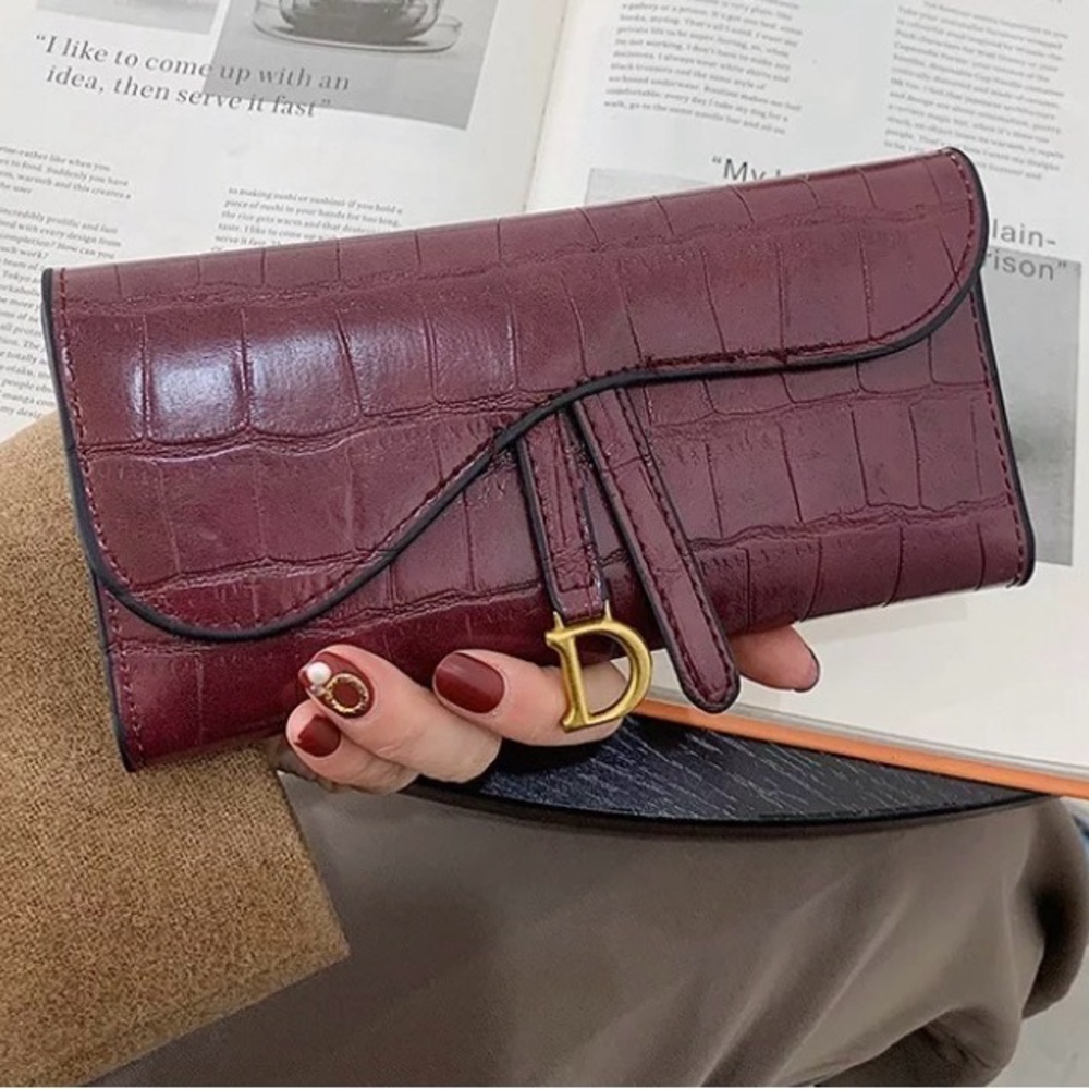 Designer-Inspired Burgundy Croc-Embossed Leather Clutch - D Accent